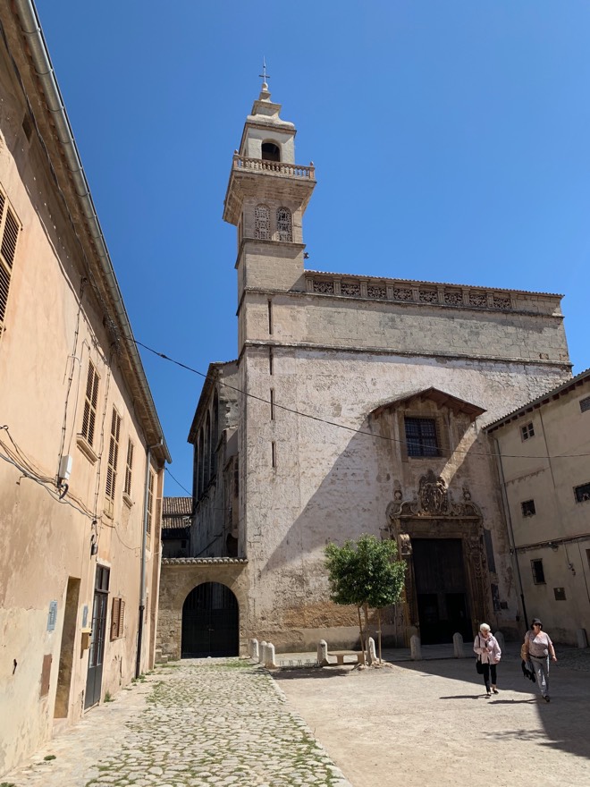 Kloster während des achtsamen Spaziergangs mit Mindful Mallorca