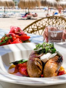 Hausgemachte Chorizzo mit Gemüse und Kräutern im Patiki Beach