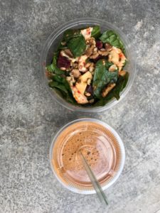 Salat in der Simple Smart Food Bar
